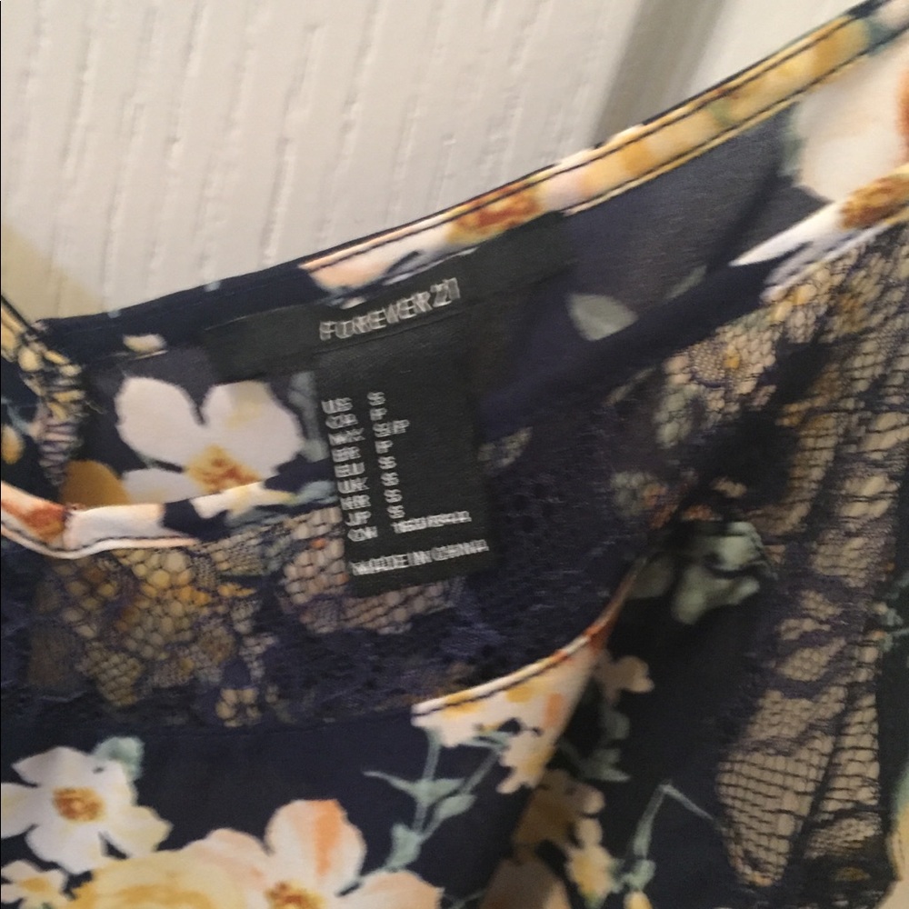 Lace Floral Tank Top - Picture 2 of 2